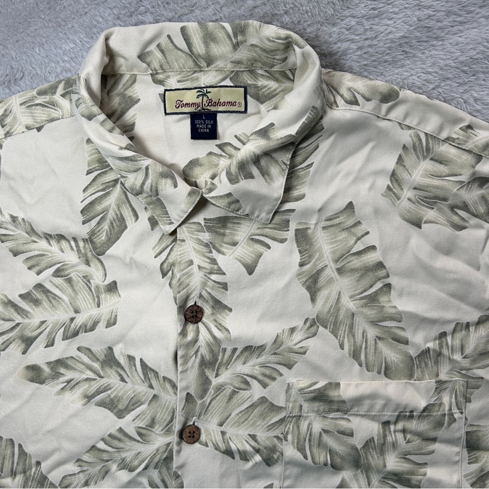 Tommy Bahama Hawaiian Shirt Men's Large 100% Silk Floral Tropical Print